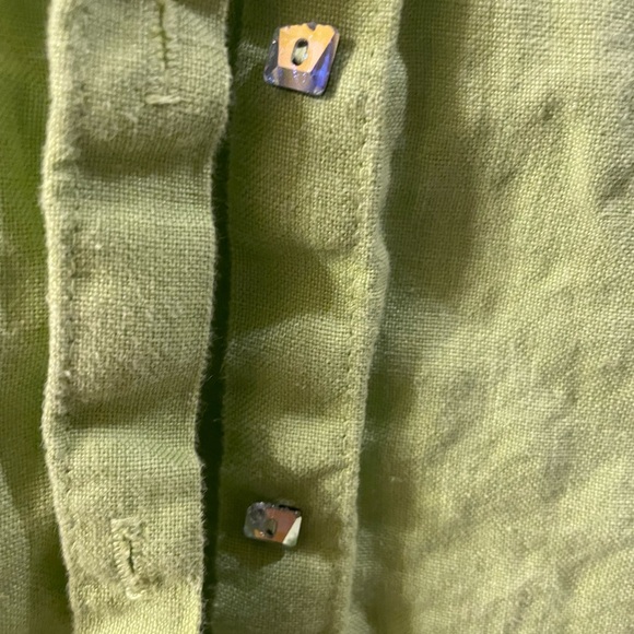 100% Linen, Pistachio Color Button down shirt-Regular collar. Size: Medium - Picture 4 of 5